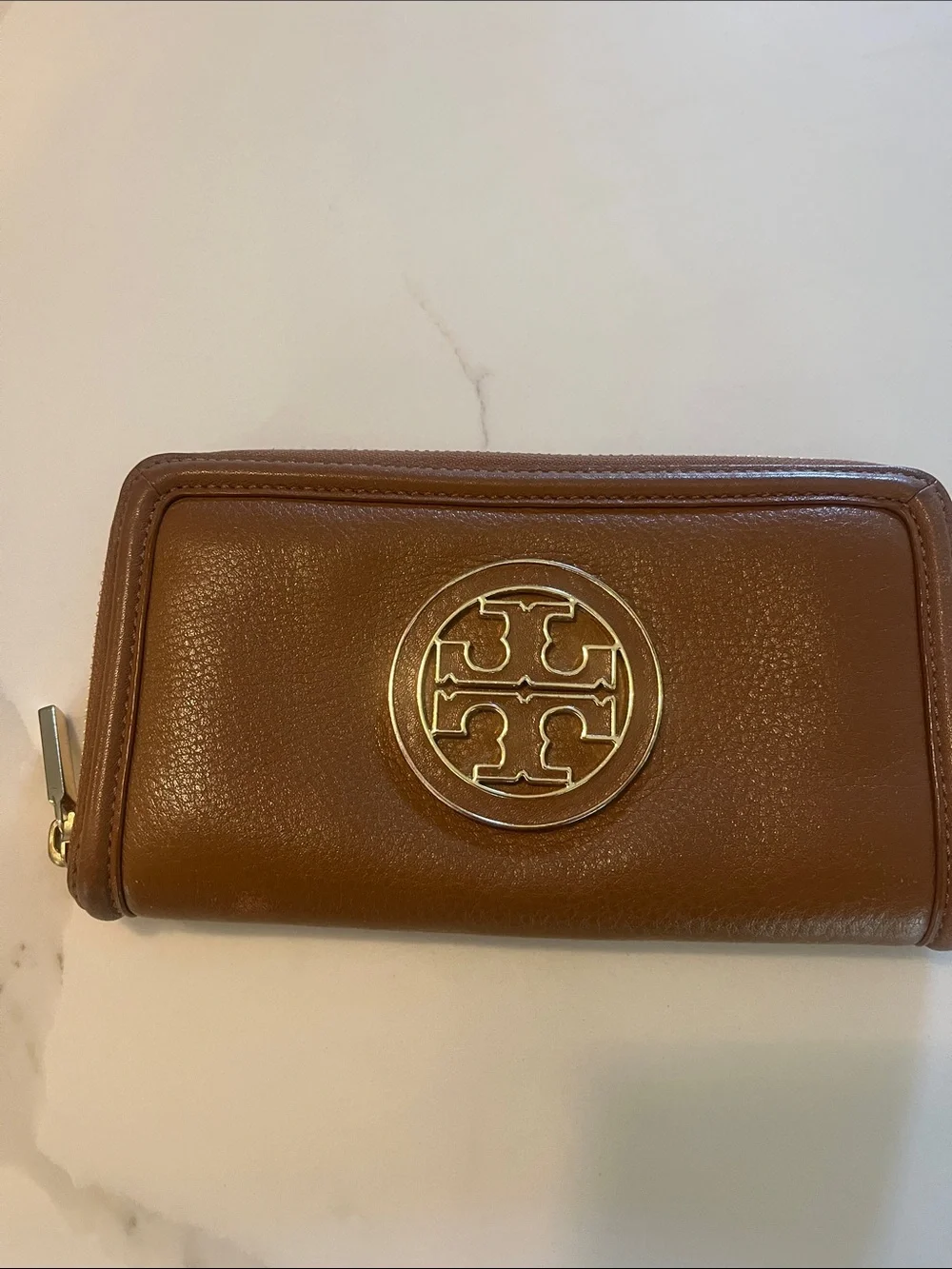 Tory Burch Amanda Cognac Leather Zip Wallet with Gold Logo